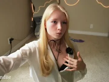 bestblondiiecb Image 2