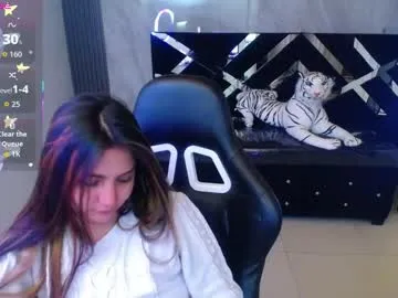 emily_cooper_t Image 17