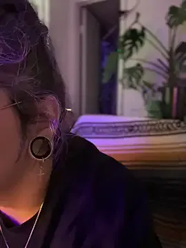 Alix_Valentine Image 3