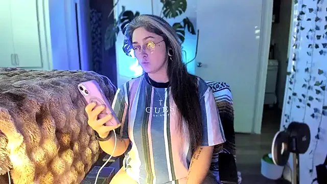 Alix_Valentine Image 4