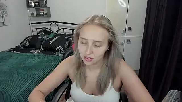 CrazyBitchInLace Image 5