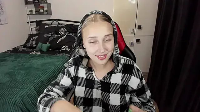 CrazyBitchInLace Image 7