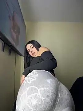 Laura-Khalifa Image 9