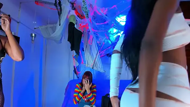 madams_worker Image 5